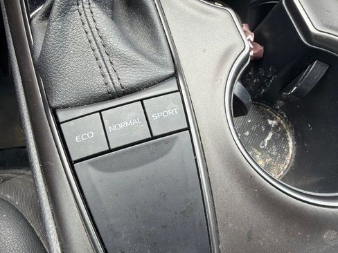 Used 2022 Toyota Camry SE FWD image 13
