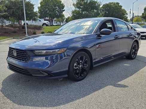 Certified 2025 Honda Accord SE image 4