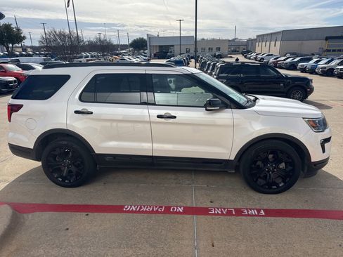 Used 2019 Ford Explorer Sport w/ Equipment Group 401A image 9