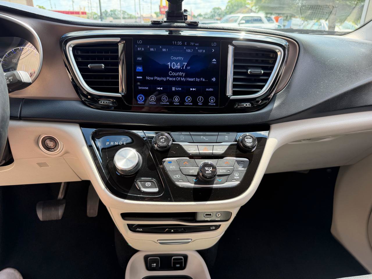 Used 2017 Chrysler Pacifica Touring-L Plus FWD image 18