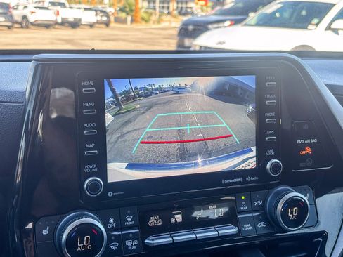 Used 2022 Toyota Highlander Bronze Edition image 26