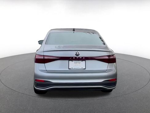Used 2025 Volkswagen Jetta SE image 12