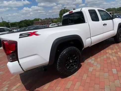 Used 2022 Toyota Tacoma SR w/ SX Package RWD image 9