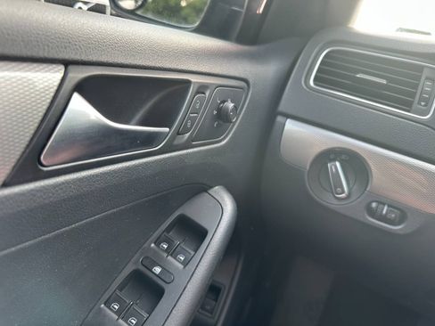 Used 2015 Volkswagen Jetta SE FWD image 17