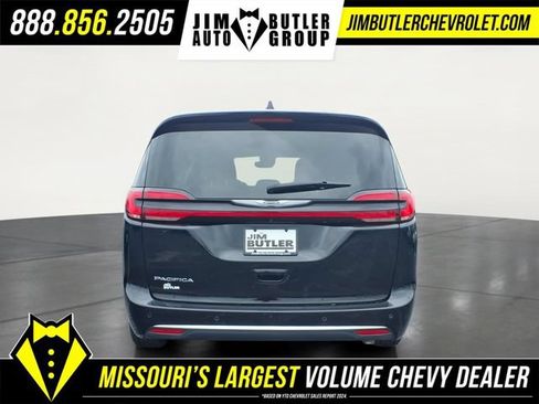 Used 2024 Chrysler Pacifica Touring-L FWD image 25