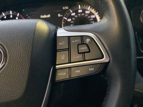 Used 2025 Toyota Highlander LE image 18