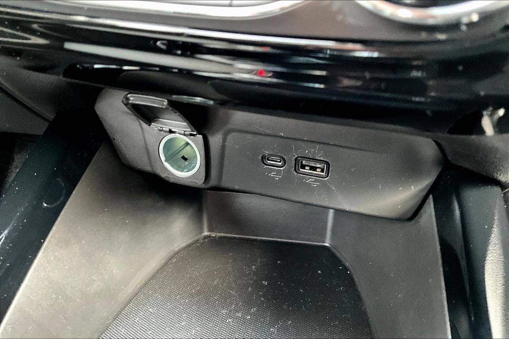 Used 2024 Chevrolet Trax LT FWD image 12