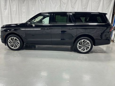 Used 2025 Lincoln Navigator L Reserve image 4