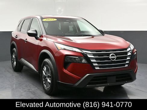 Used 2025 Nissan Rogue S AWD/4WD image 1