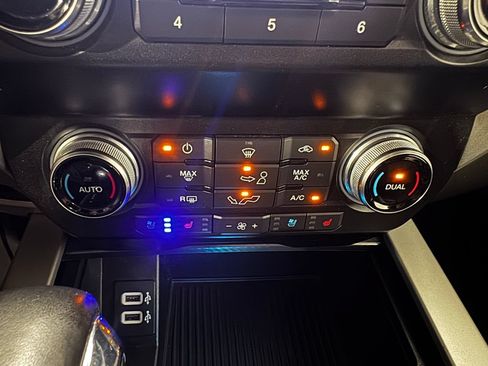 Used 2020 Ford F150 Lariat w/ Equipment Group 502A Luxury AWD/4WD image 33