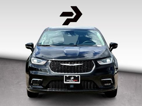 Used 2023 Chrysler Pacifica Touring-L FWD image 3