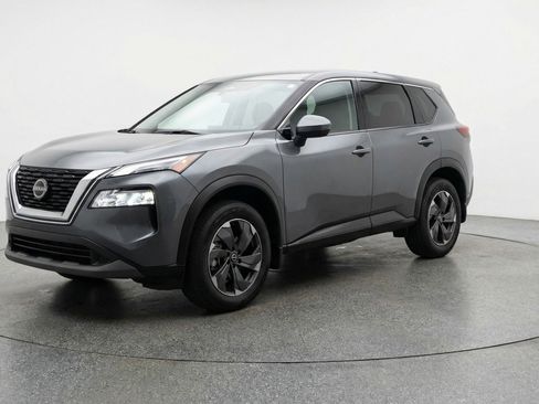 Used 2025 Nissan Rogue SV AWD/4WD image 3