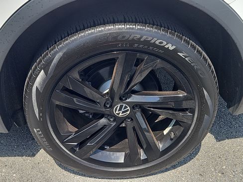Certified 2024 Volkswagen Tiguan SE R-Line AWD/4WD image 29