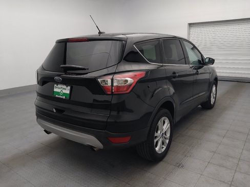Used 2017 Ford Escape SE FWD image 9