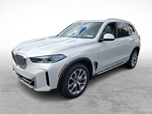 Used 2024 BMW X5 xDrive40i w/ Premium Package AWD/4WD image 3