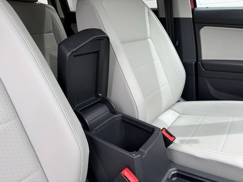 Used 2018 Volkswagen Tiguan SE AWD/4WD image 40