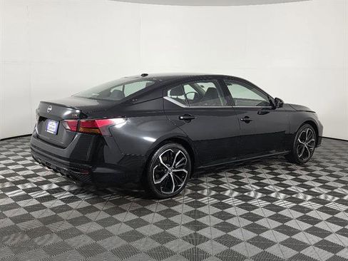 Used 2024 Nissan Altima 2.5 SR FWD image 3