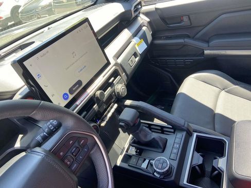 Used 2025 Toyota 4Runner TRD Off-Road Premium AWD/4WD image 28