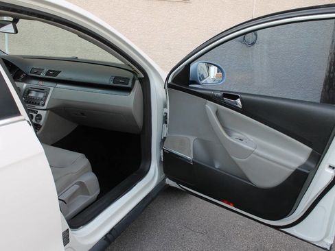 Used 2006 Volkswagen Passat 2.0T image 30