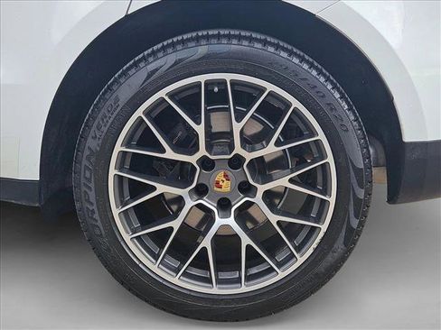 Used 2018 Porsche Macan Sport Edition image 25