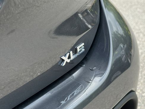 Used 2023 Toyota Highlander XLE FWD image 11