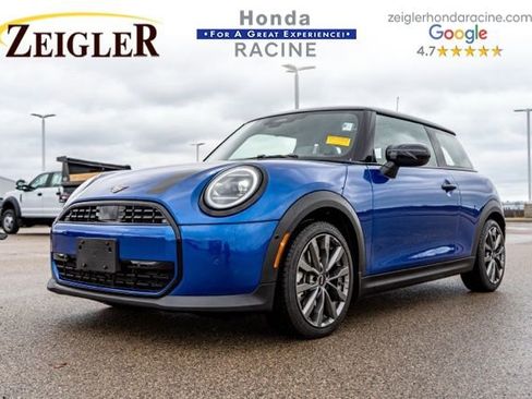 Used 2025 MINI Cooper 2-Door Hardtop image 3