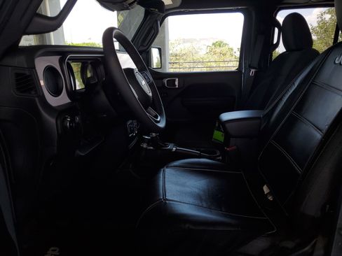 Used 2025 Jeep Wrangler Unlimited Sport AWD/4WD image 18