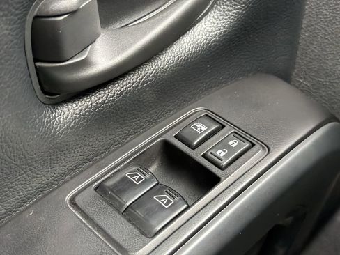 Used 2017 Nissan Titan S AWD/4WD image 11