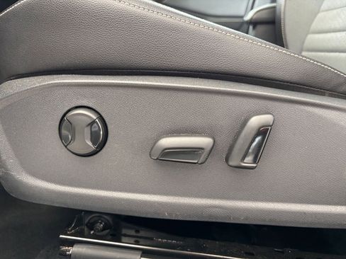 Used 2025 Volkswagen Jetta SE FWD image 22