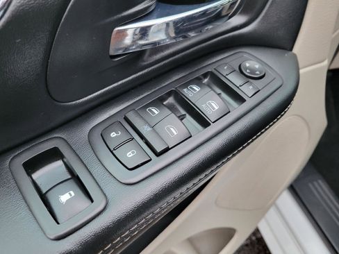 Used 2017 Dodge Grand Caravan SXT image 8