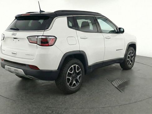 Used 2025 Jeep Compass Trailhawk AWD/4WD image 9