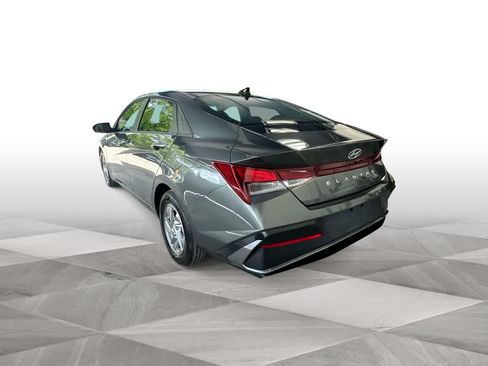 Used 2026 Hyundai Elantra SE FWD image 6