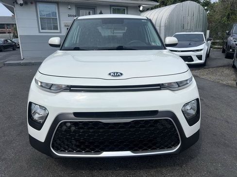 Used 2021 Kia Soul LX FWD image 2