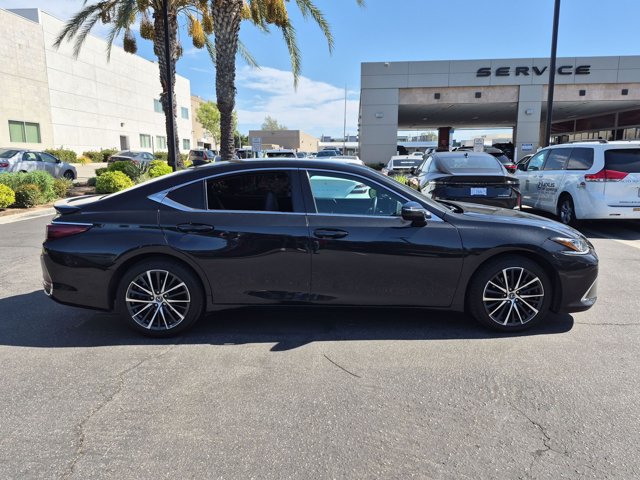 Used 2024 Lexus ES 300h w/ Premium Package FWD image 4