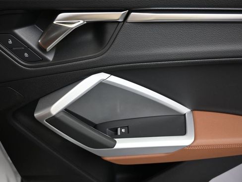 Used 2024 Audi Q3 2.0T Premium w/ Convenience Package image 15