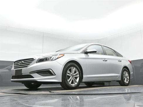 Used 2016 Hyundai Sonata SE image 28