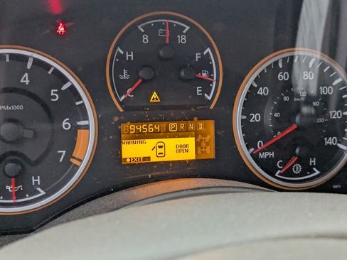 Used 2015 Nissan Titan SV w/ SV Value Truck Package image 10