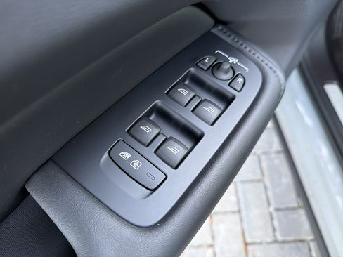 Certified 2025 Volvo XC60 B5 Plus image 15