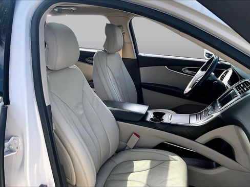 Used 2017 Lincoln MKX Reserve w/ Driver Assistance Package FWD image 13