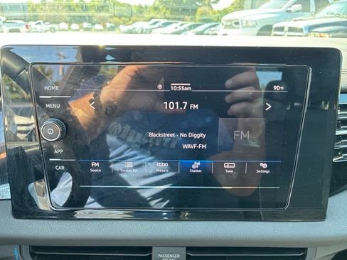 Used 2025 Volkswagen Jetta Sport FWD image 28