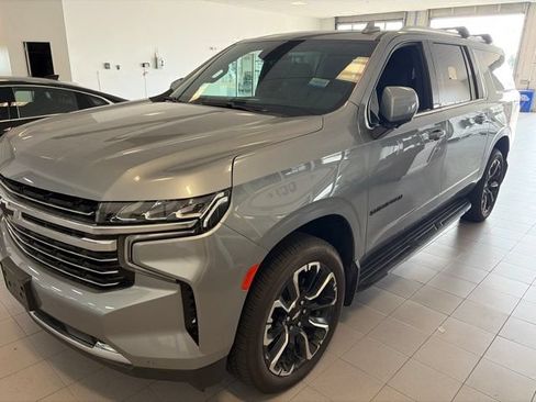 Used 2023 Chevrolet Suburban LT AWD/4WD image 13