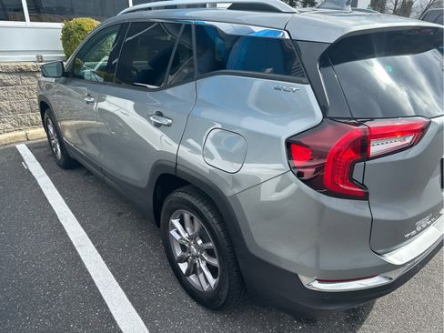 Used 2023 GMC Terrain SLT image 4