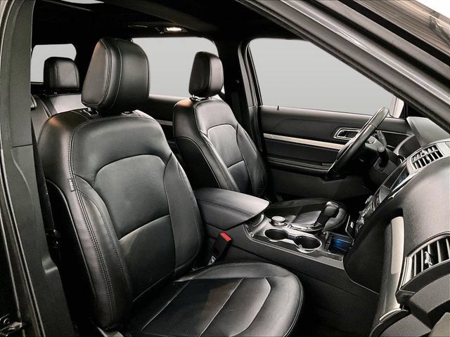 Used 2018 Ford Explorer XLT w/ Equipment Group 202A AWD/4WD image 8