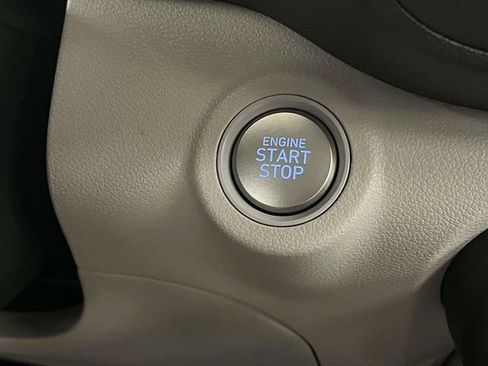 Used 2025 Hyundai Venue SEL FWD image 34
