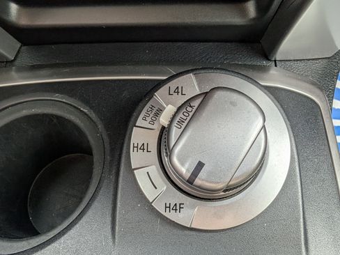 Used 2015 Toyota 4Runner Limited image 20