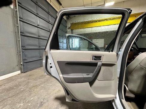 Used 2008 Ford Focus SES FWD image 24