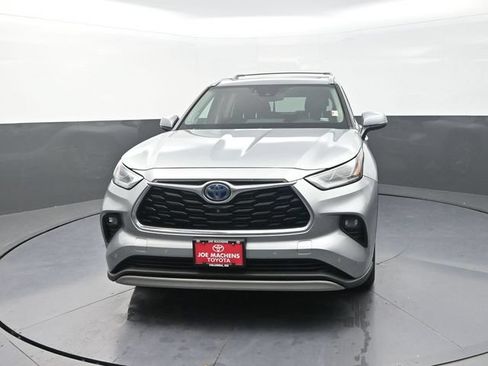 Used 2021 Toyota Highlander Platinum AWD/4WD image 2