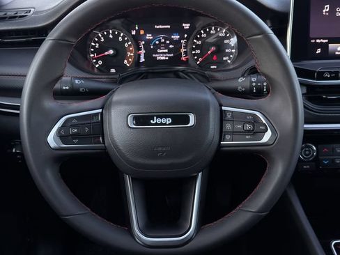 Used 2025 Jeep Compass Trailhawk AWD/4WD image 13
