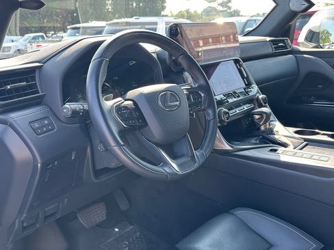 Used 2024 Lexus LX 600 4WD w/ Luxury Package image 16