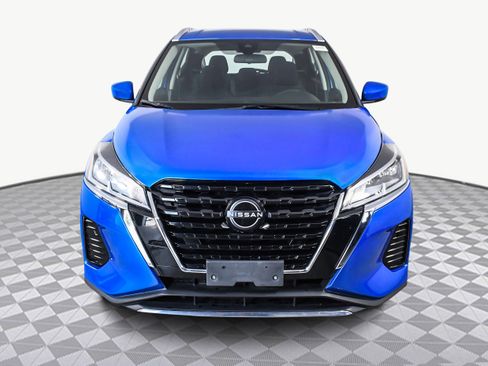 Used 2023 Nissan Kicks SV image 2